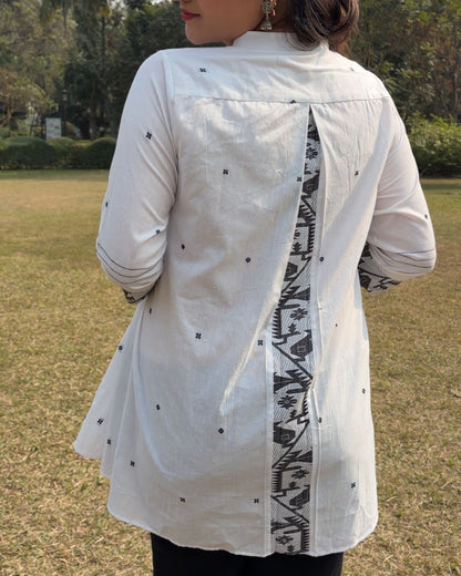 A line shirt made in Jaamdani fabric. 