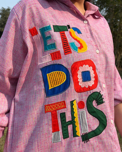 Women’s cotton shirt with multicoloured “let’s do this” applique – pink variant
